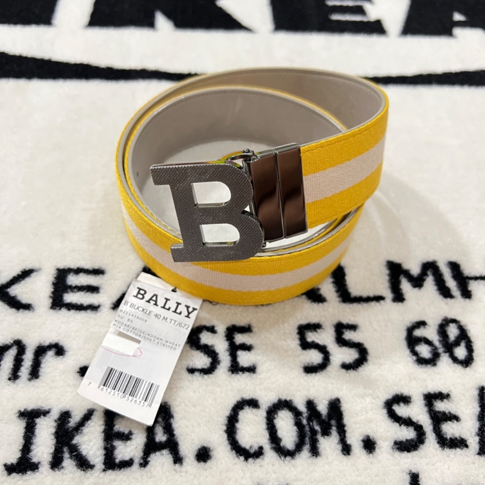 Reversible Bally Switzerland Metal B Buckle Yellow White to Gray Leather Belt